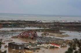 大津波で壊滅的な被害にあった野田港